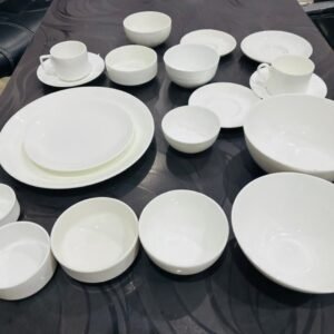 Classic Porcelain Dinner Set – Minimalist 18-Piece Service for Six