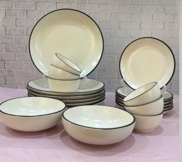 Sidina Organic Stoneware Plate – Hand-Finished Tri-Oval Plate